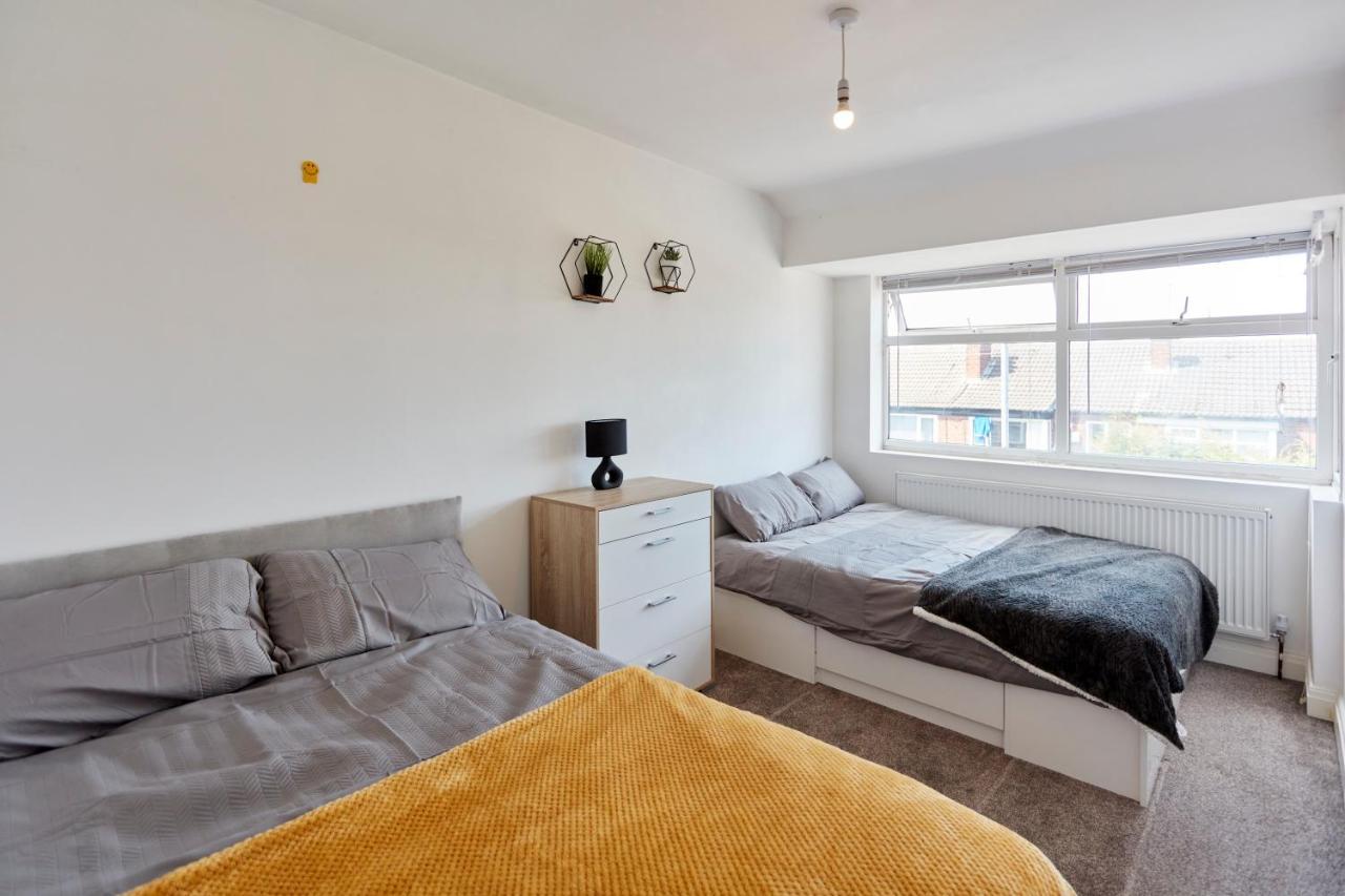 Spacious Home Close To City Centre Location Leeds  Eksteriør billede