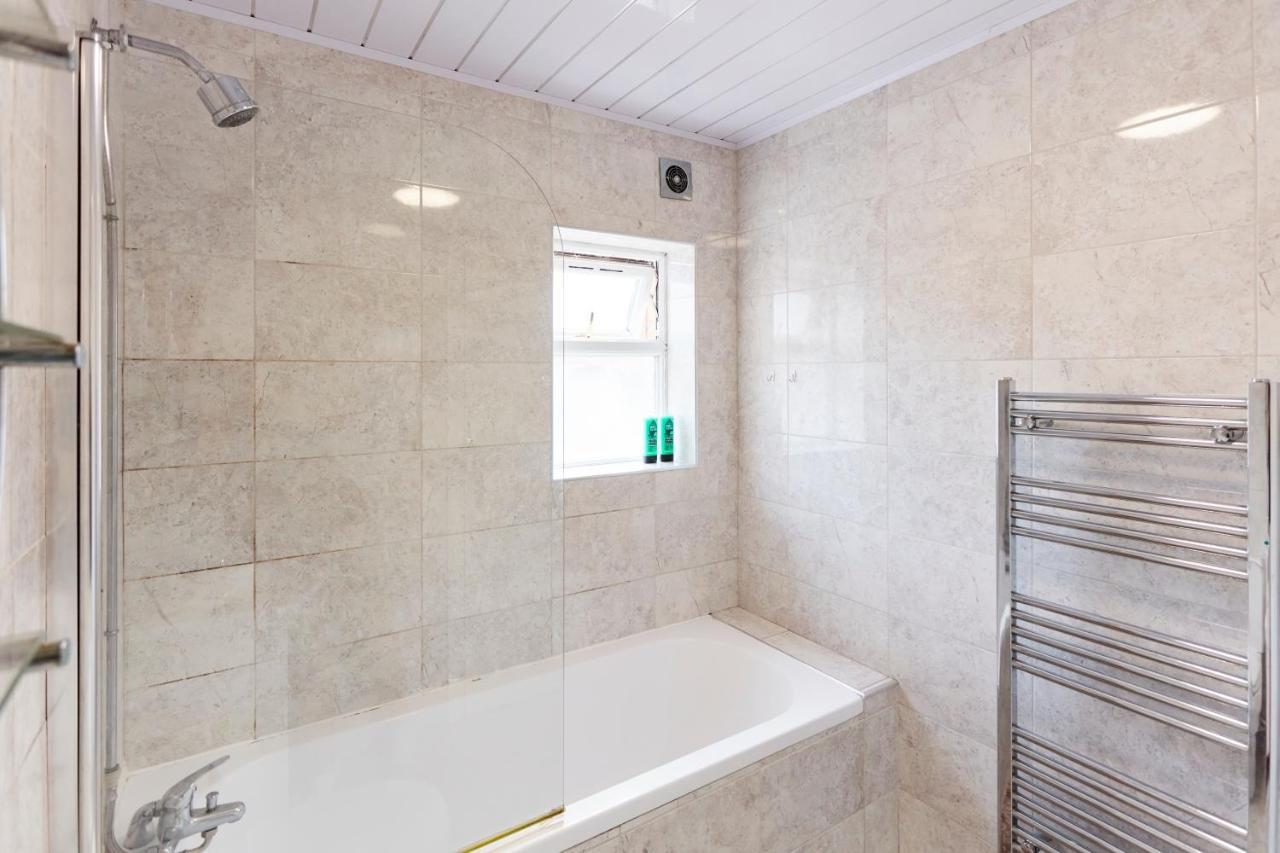 Spacious Home Close To City Centre Location Leeds  Eksteriør billede