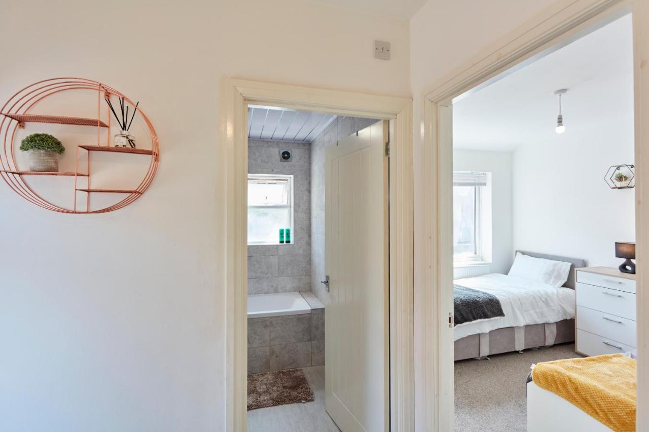 Spacious Home Close To City Centre Location Leeds  Eksteriør billede