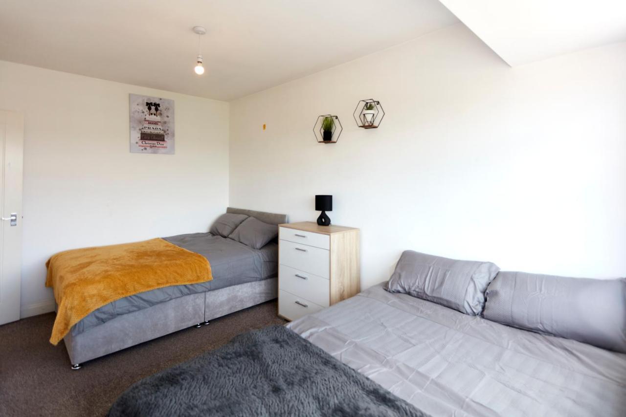 Spacious Home Close To City Centre Location Leeds  Eksteriør billede