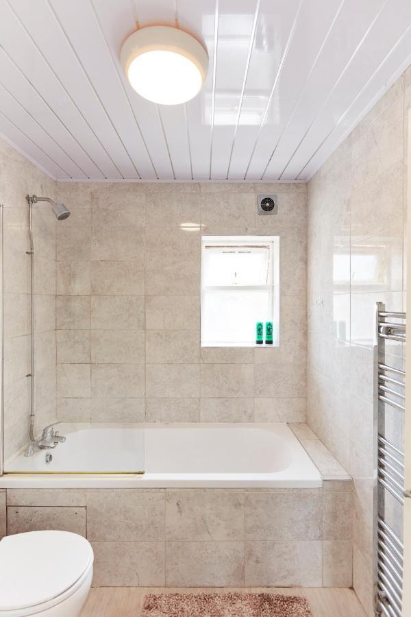 Spacious Home Close To City Centre Location Leeds  Eksteriør billede