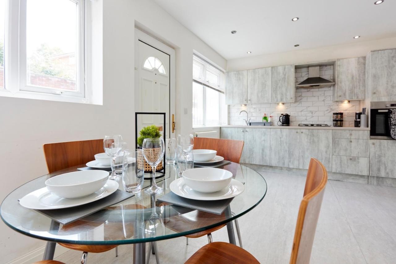Spacious Home Close To City Centre Location Leeds  Eksteriør billede