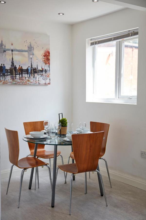 Spacious Home Close To City Centre Location Leeds  Eksteriør billede