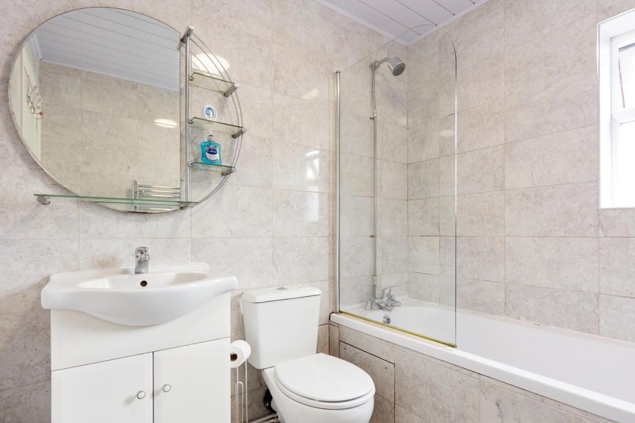 Spacious Home Close To City Centre Location Leeds  Eksteriør billede