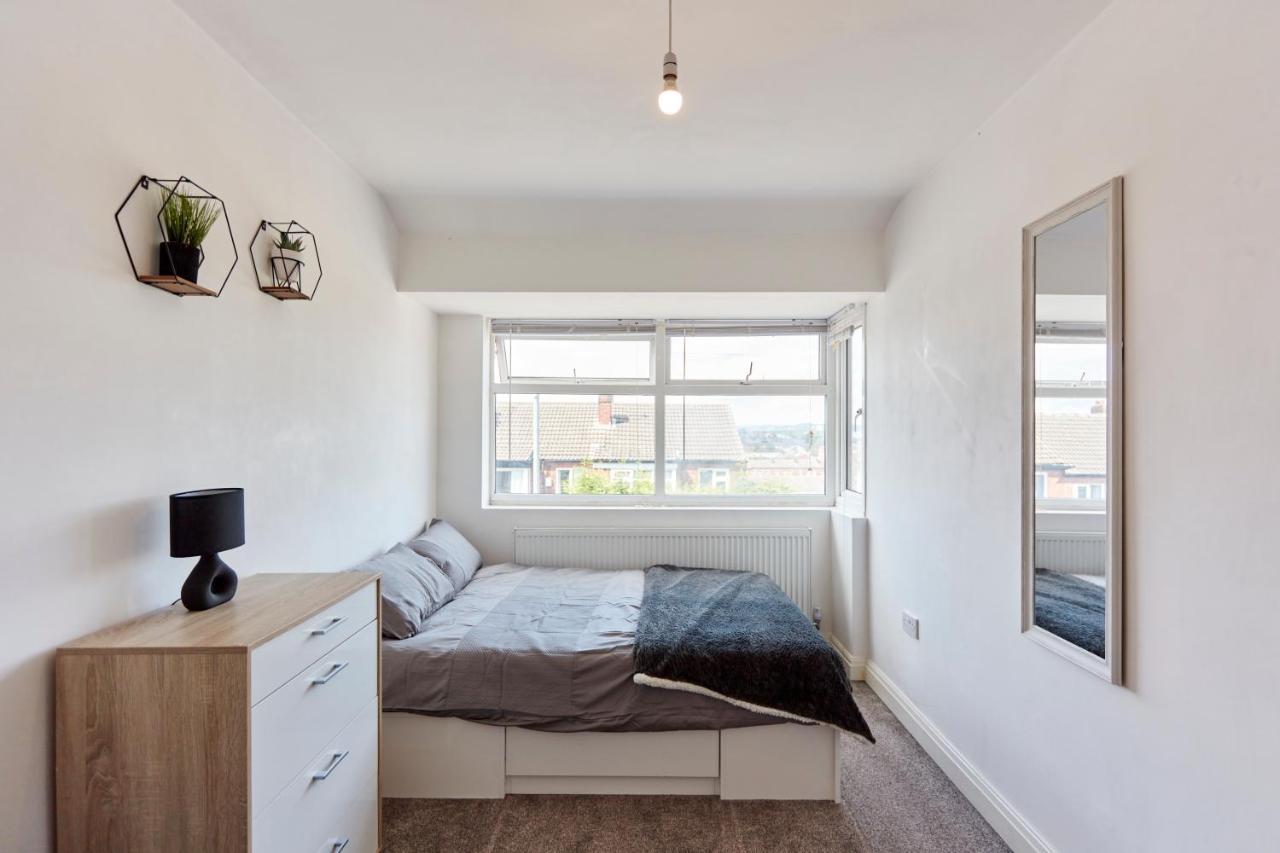 Spacious Home Close To City Centre Location Leeds  Eksteriør billede