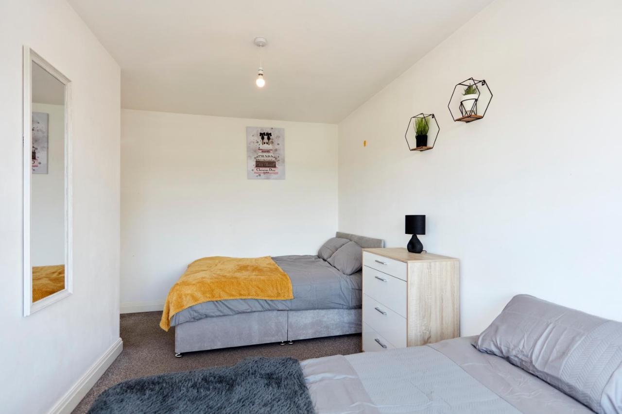 Spacious Home Close To City Centre Location Leeds  Eksteriør billede