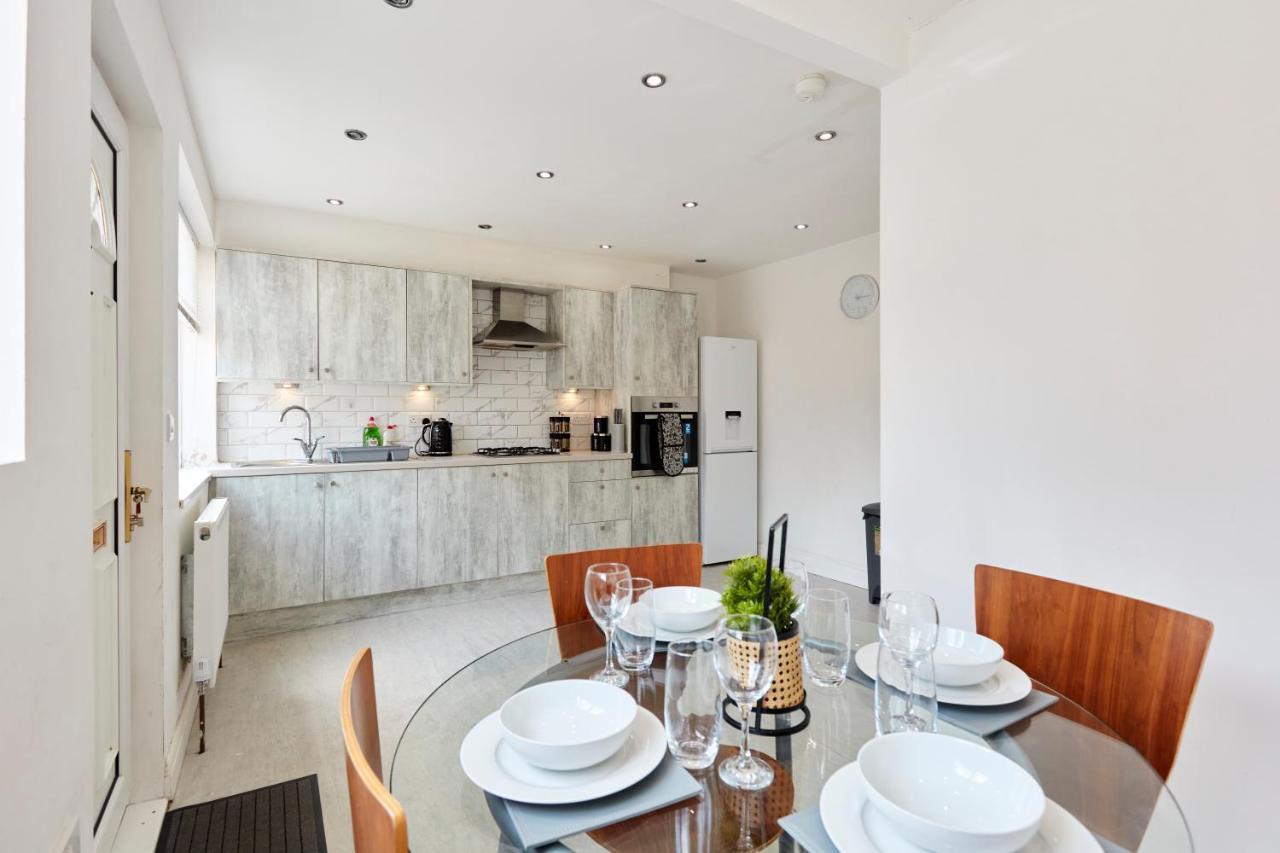 Spacious Home Close To City Centre Location Leeds  Eksteriør billede