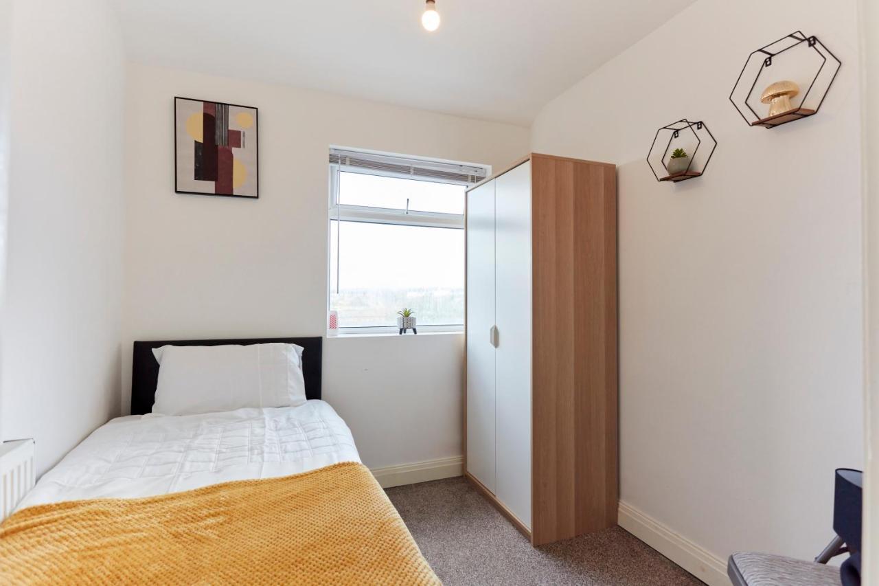 Spacious Home Close To City Centre Location Leeds  Eksteriør billede